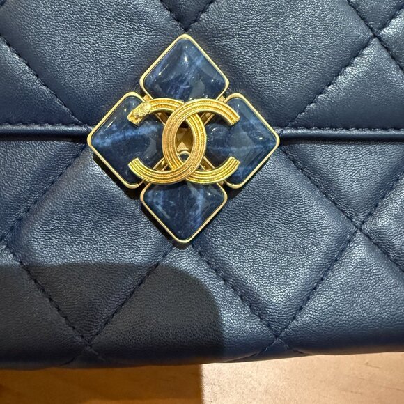 Chanel CC Diamond Lock Flap Bag Quilted Lambskin Mini - Picture 8 of 15
